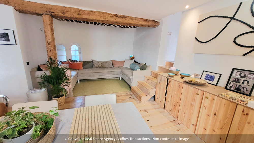 view of the living/dining area of the flat