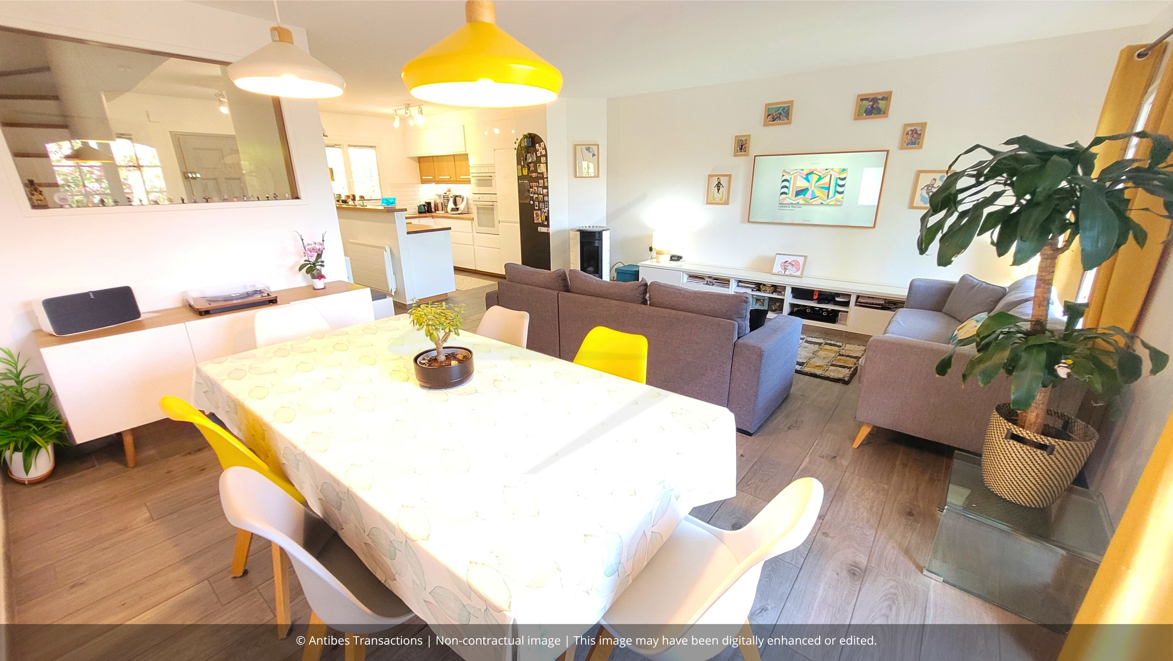 view of the living/dining room and kitchen