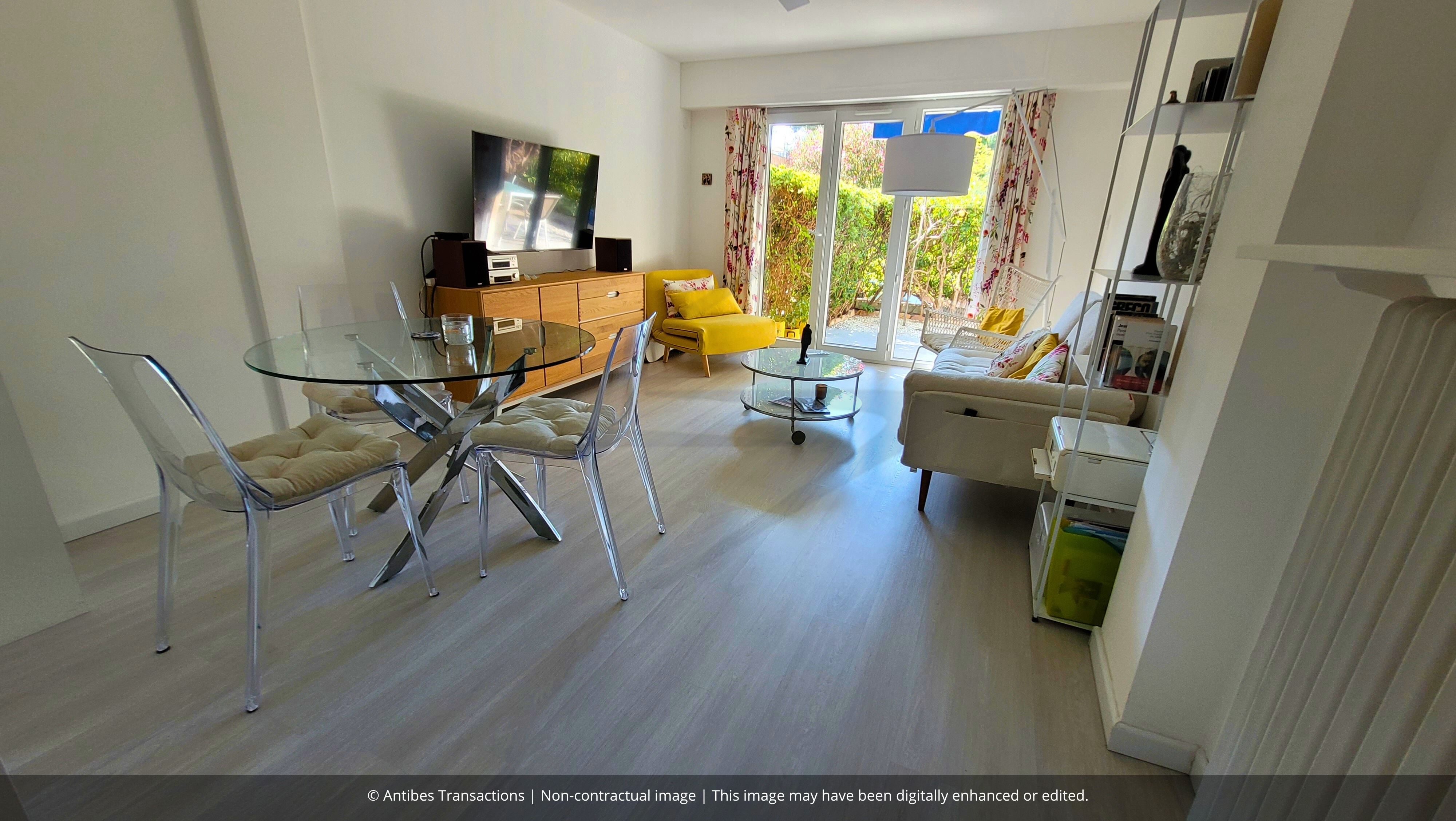 View of the apartment's lounge/dining room