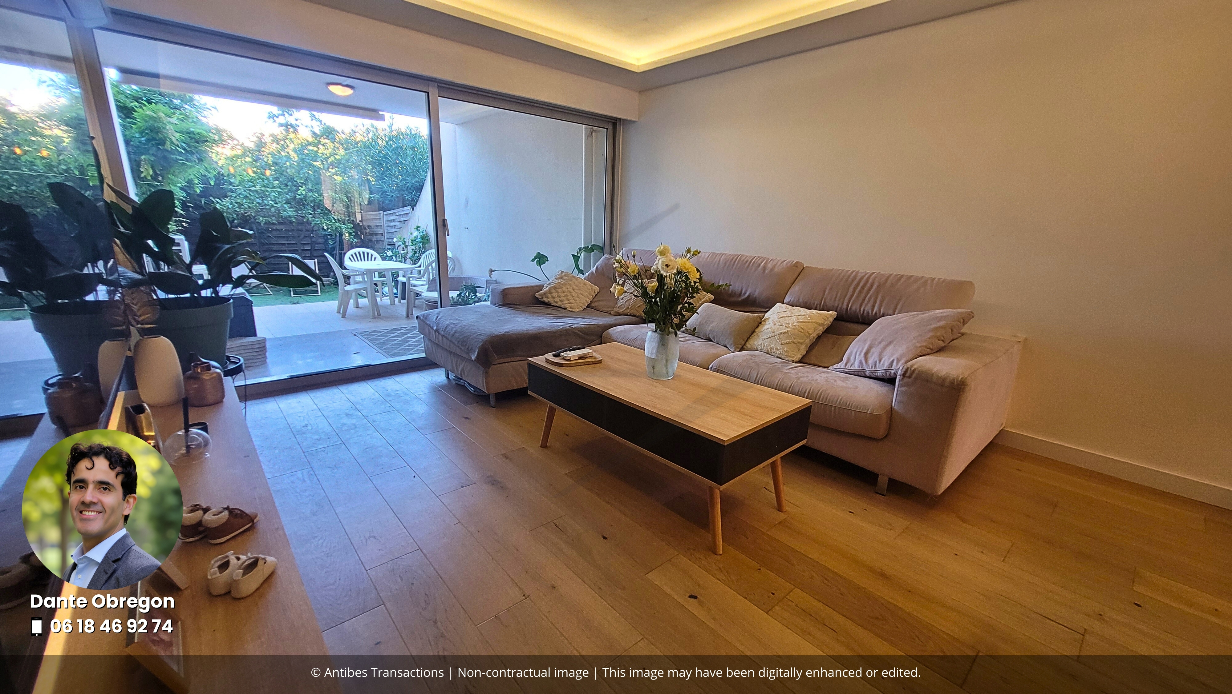 Living room opening onto the terrace