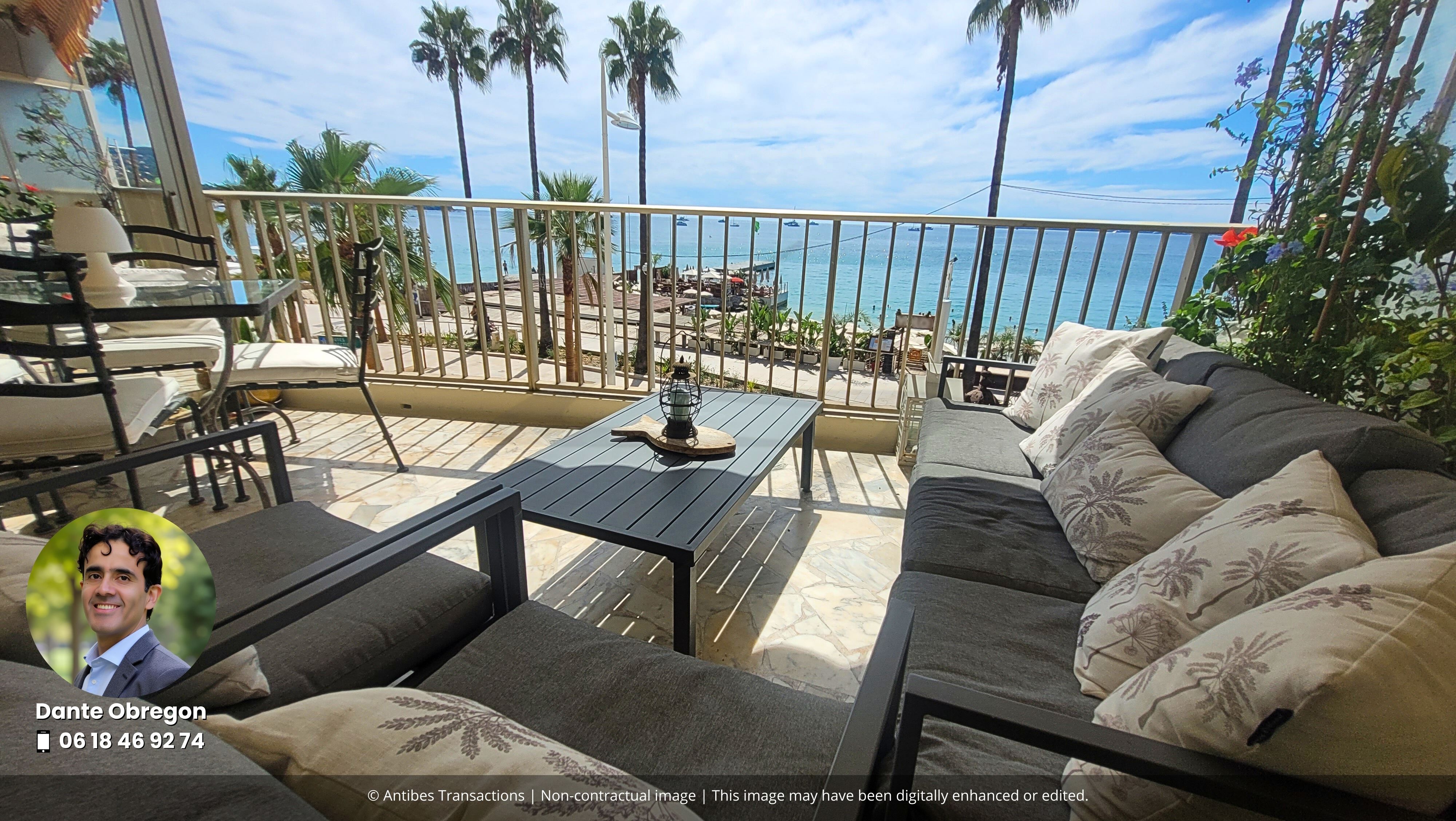 Magnificent sea view from the balcony