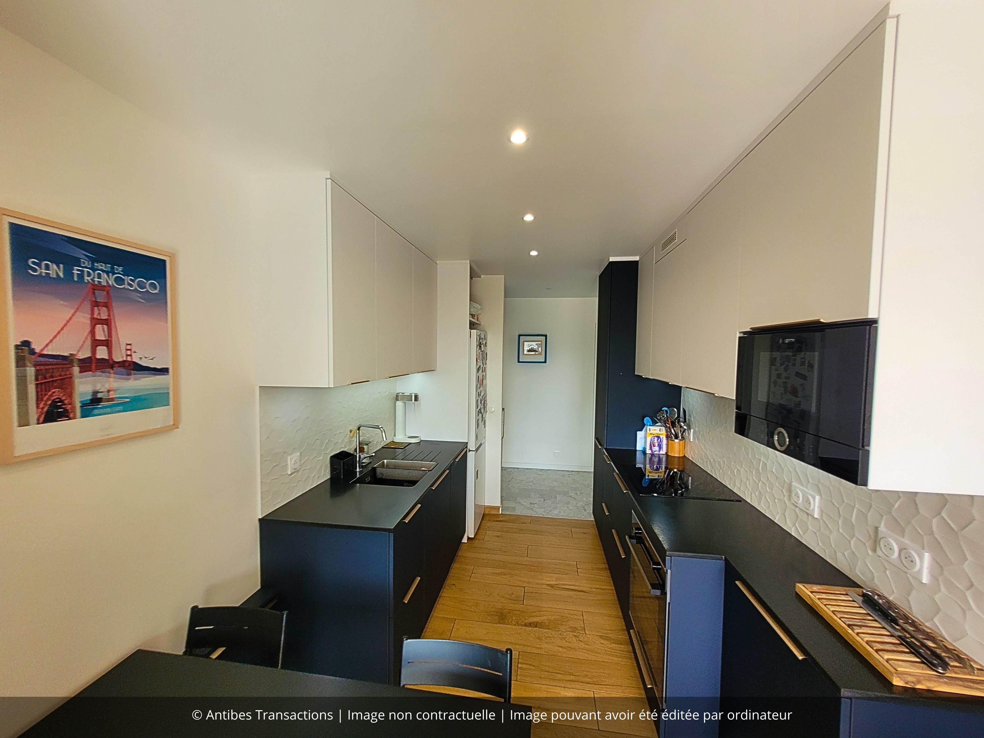 Vue de la cuisine dinatoire de l'appartement