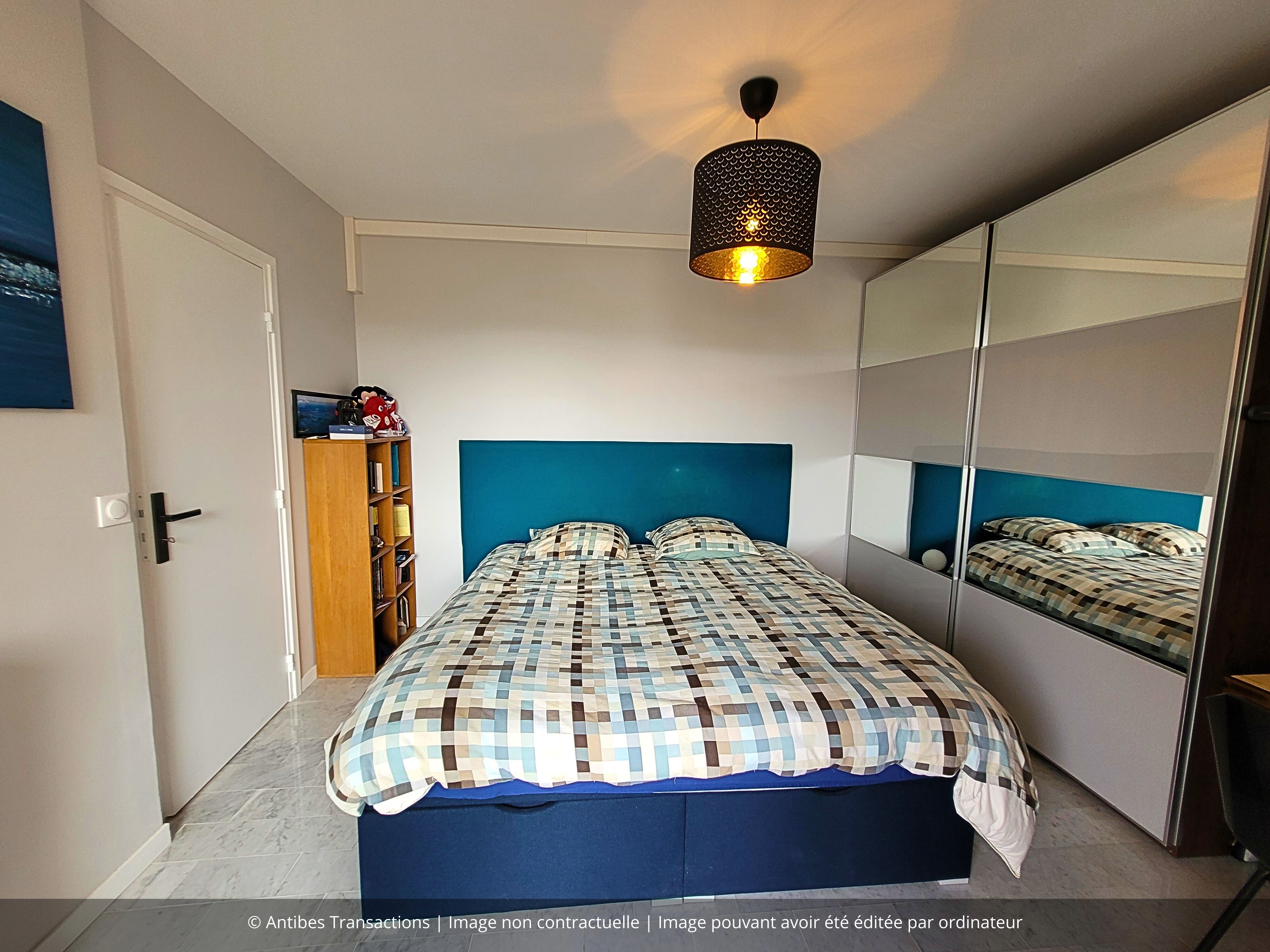 Vue d'une des deux chambres de l'appartement