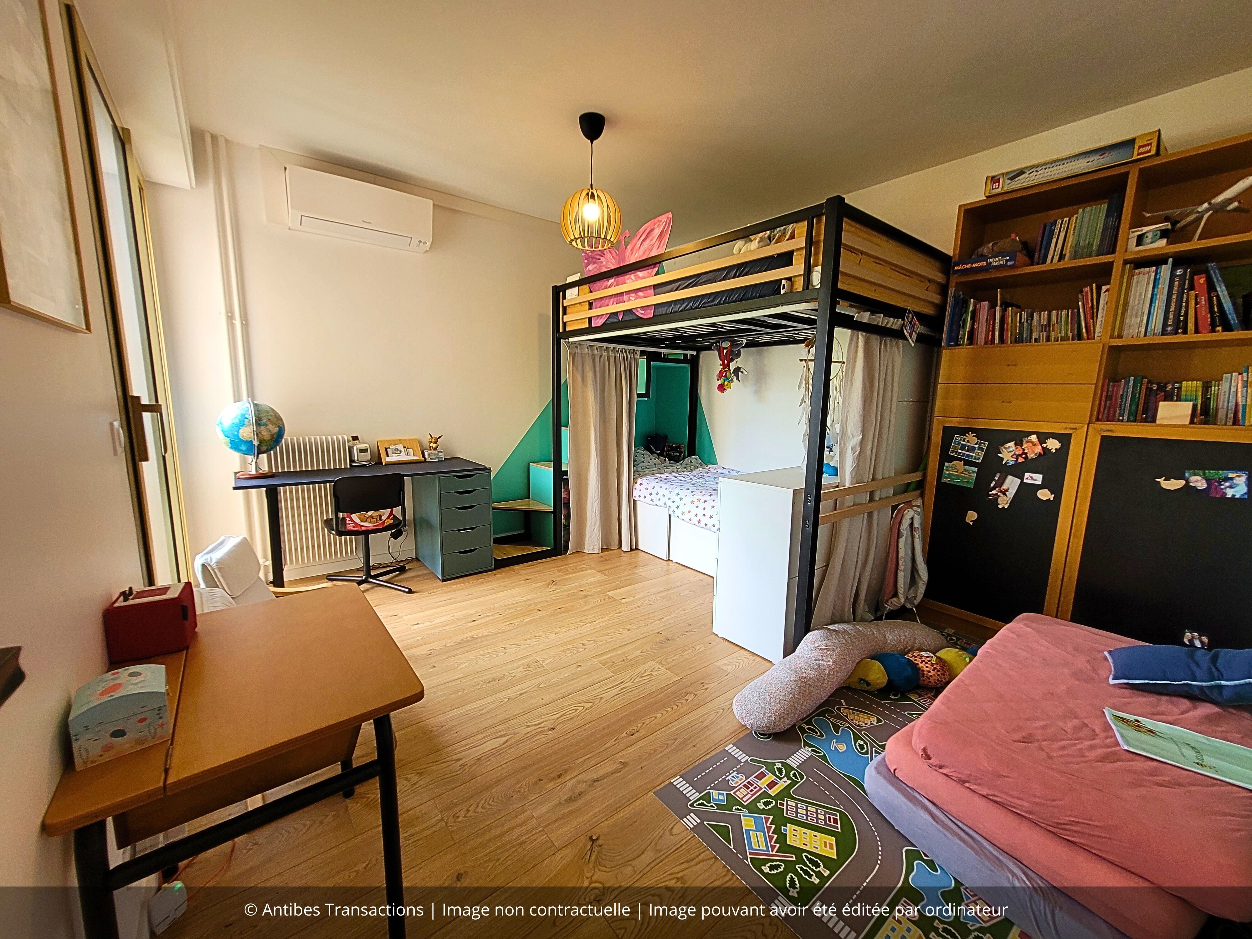 Vue d'une des deux chambres de l'appartement