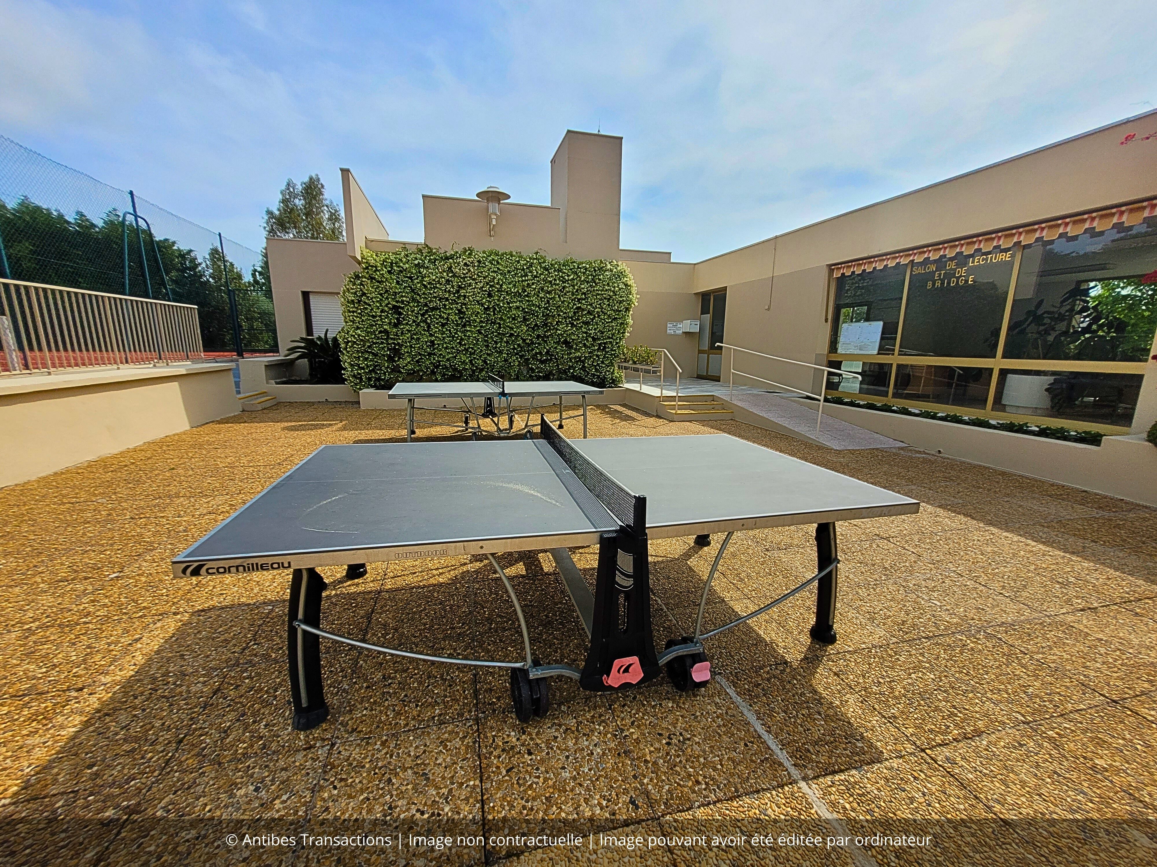Vue de l'espace dedié aux tables de ping-pong