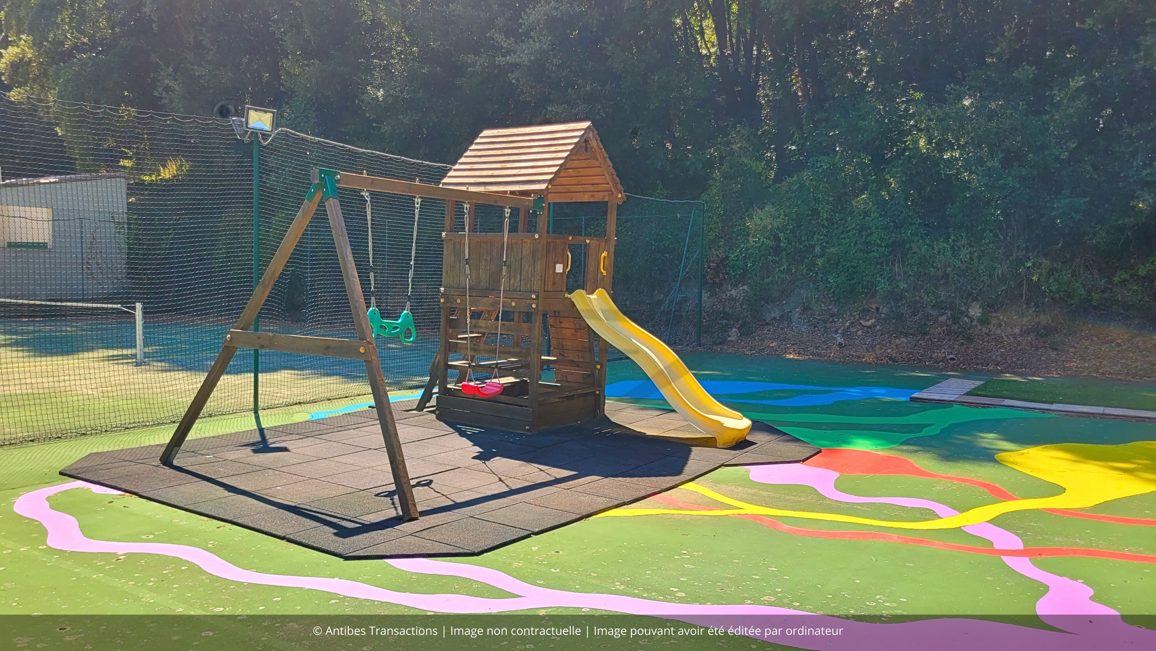 vue de l'aire de jeux pour enfants dans la résidence