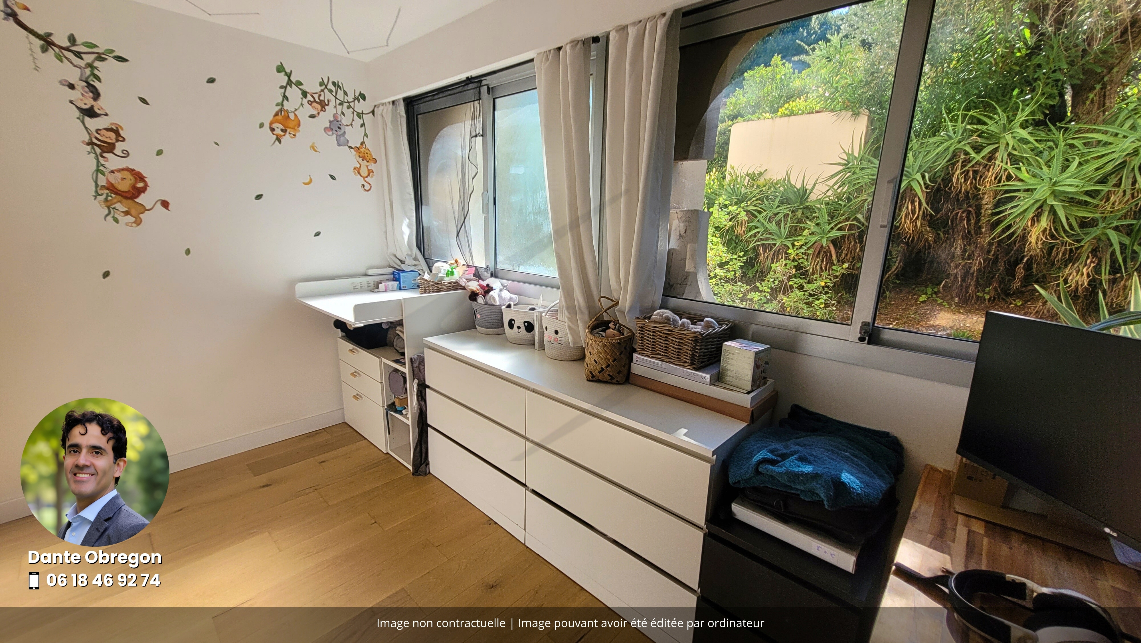 Deuxième chambre aménagée en bureau