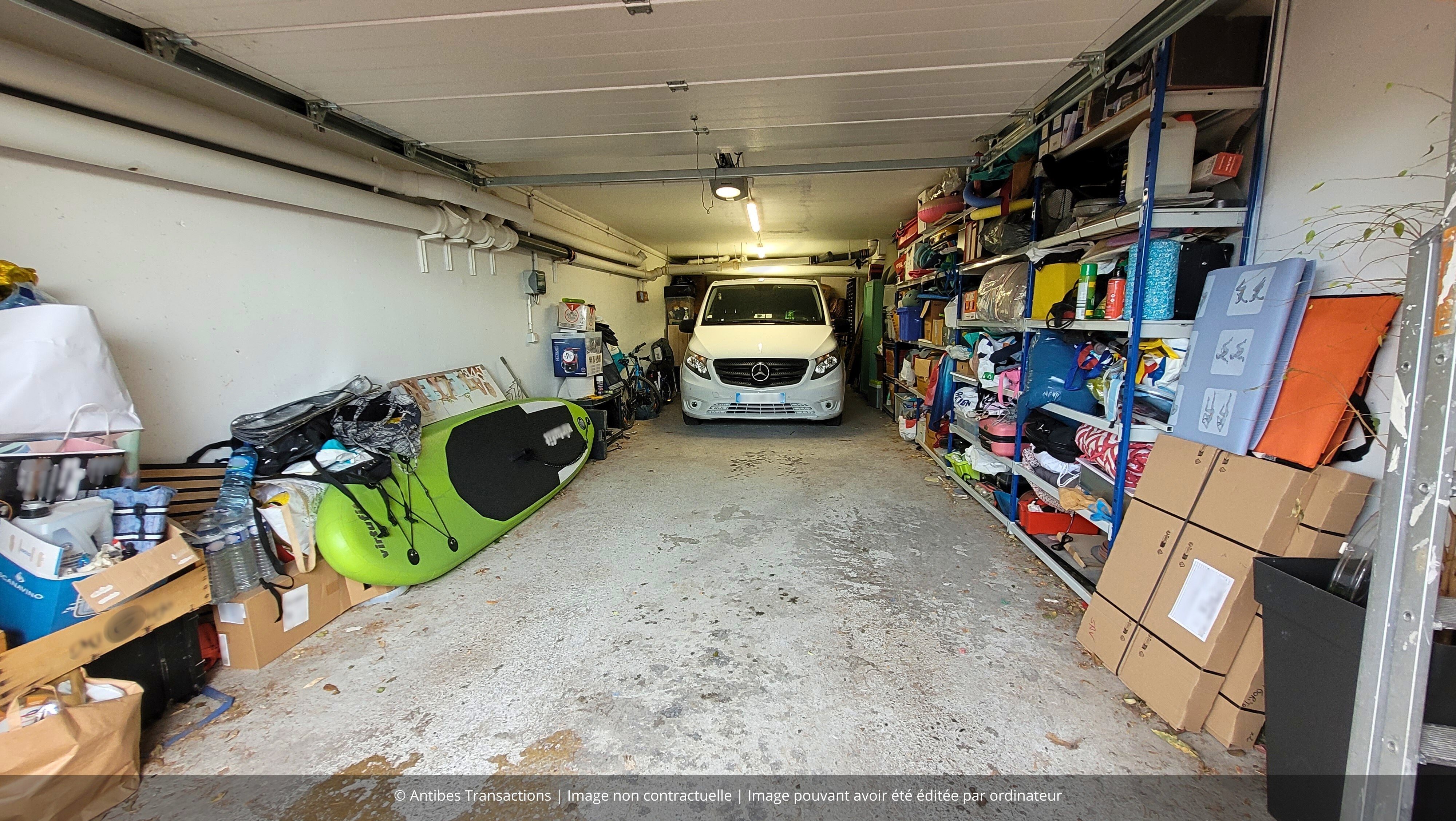 Double garage en enfilade avec cave attenante