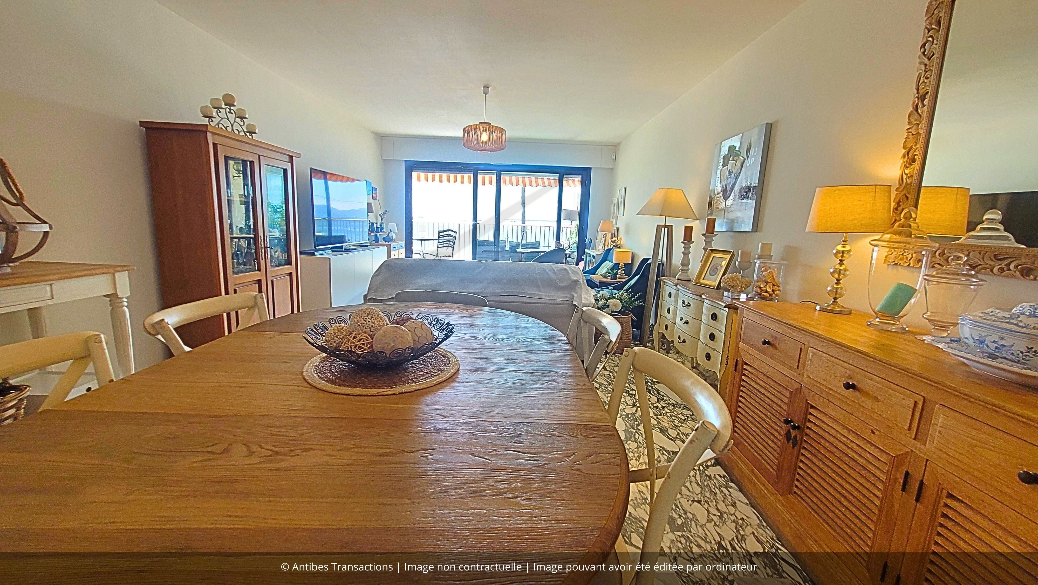 Vue du séjour/salle à manger