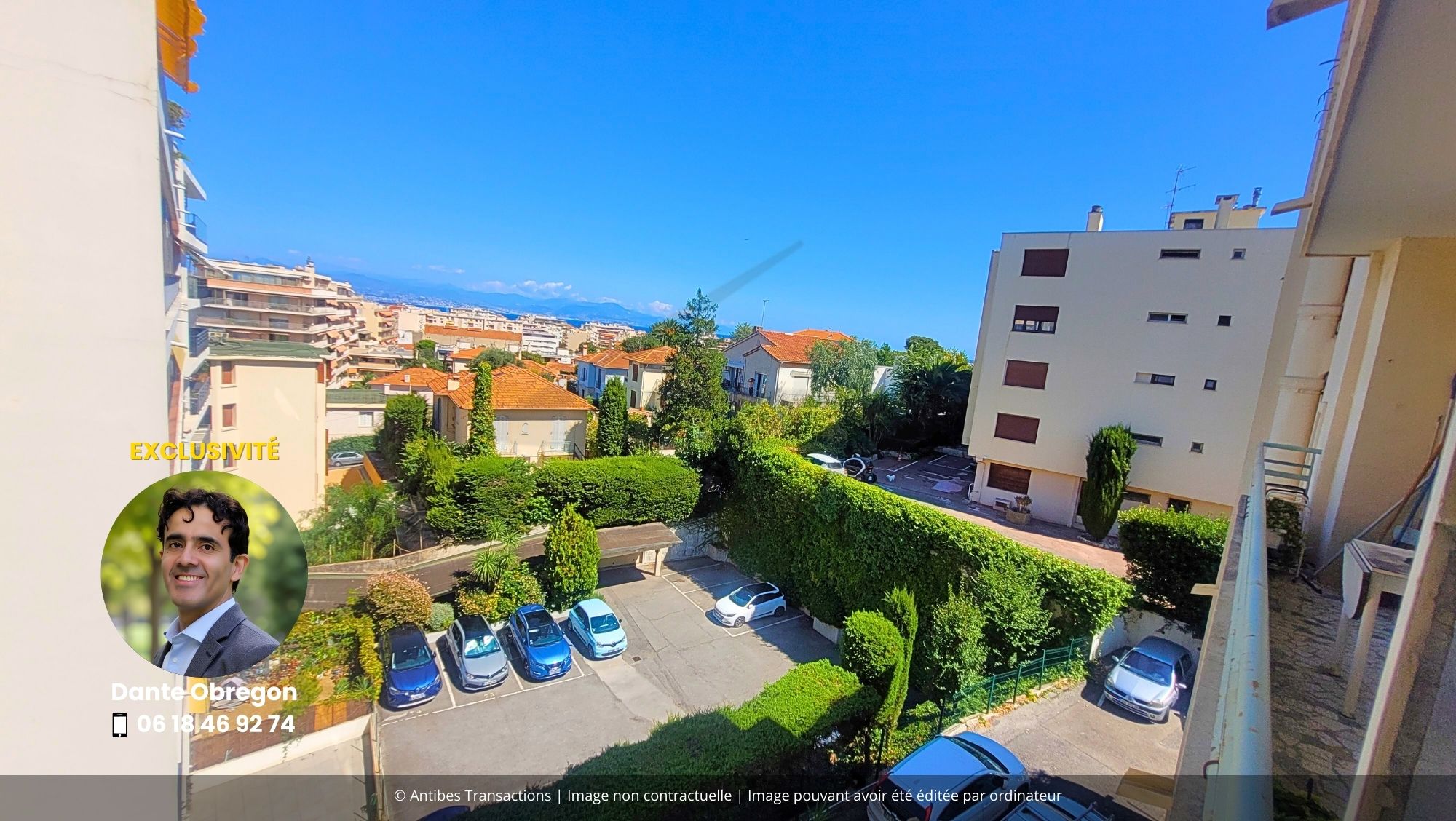 Vue du balcon desservant la chambre