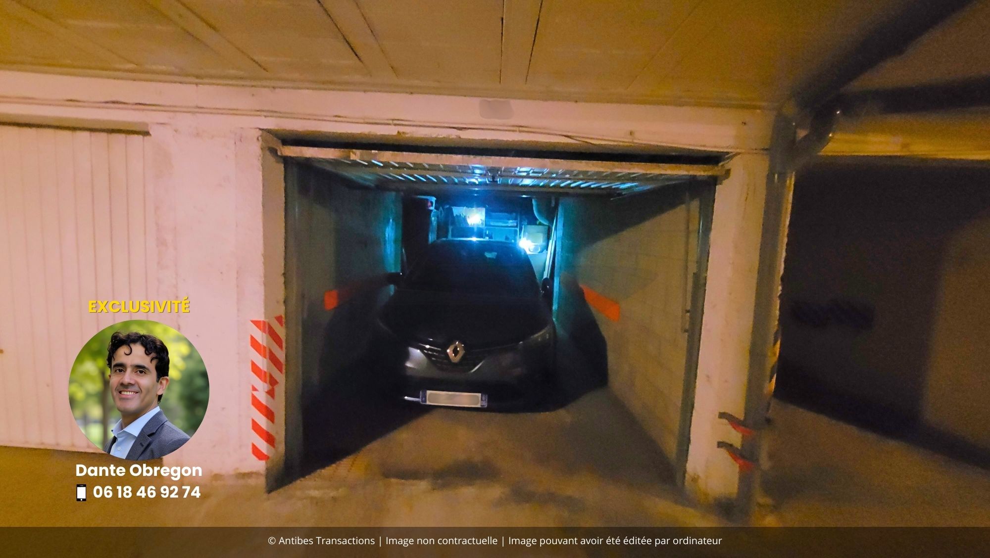 Vue du garage situé dans une résidence à proximité